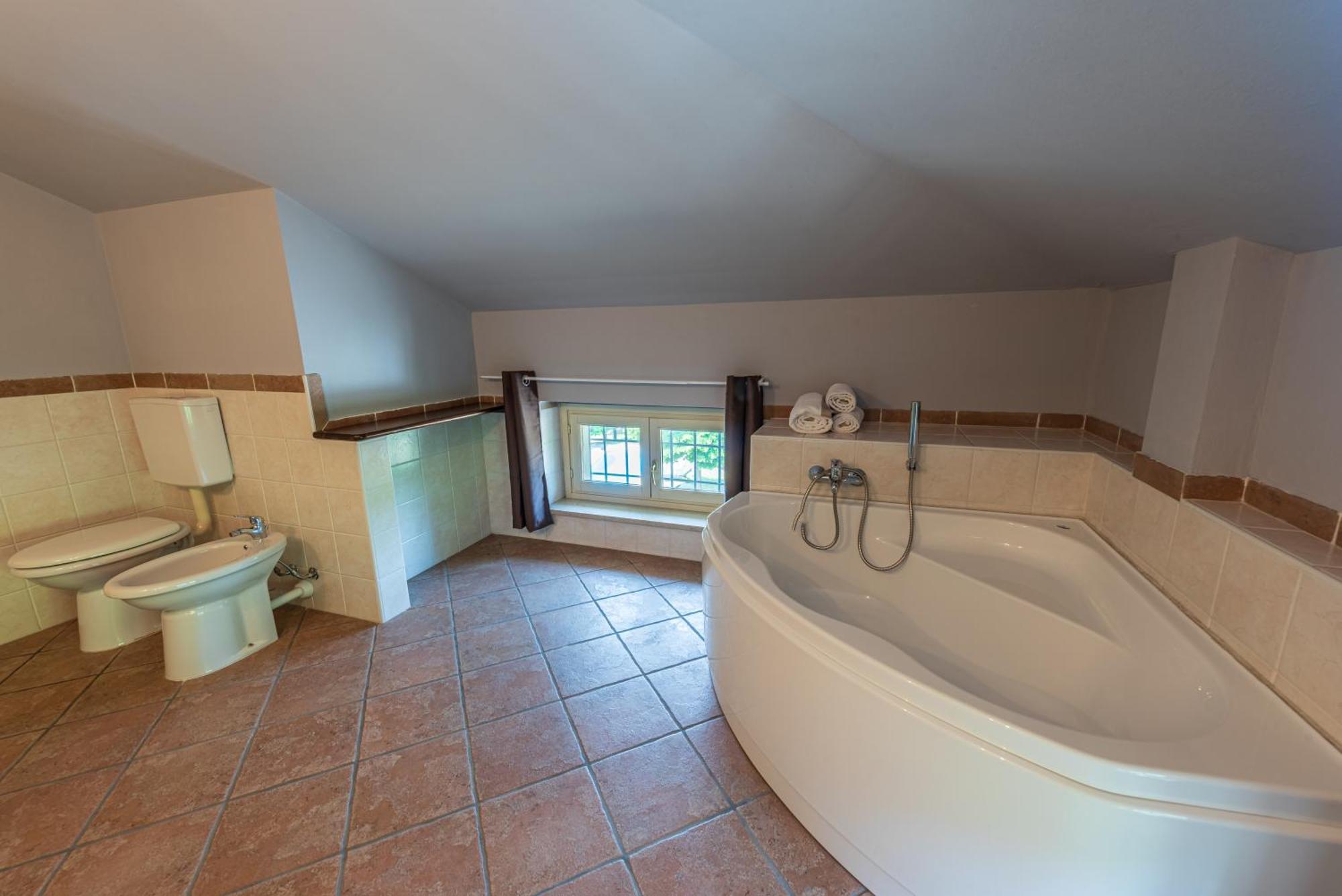 Villa Cornelia , Entire Villa With Private Pool Corneliano d'Alba Exteriör bild