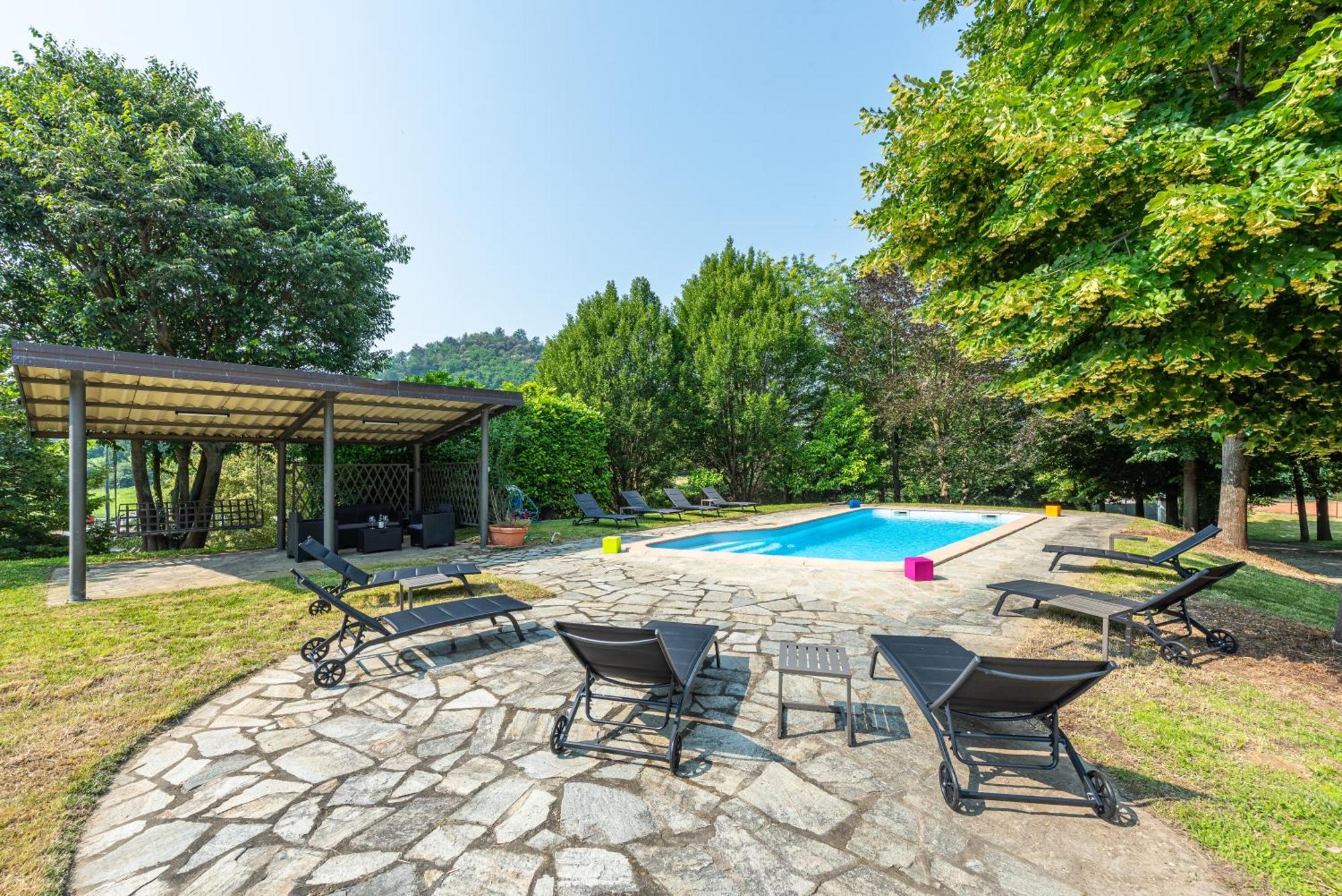 Villa Cornelia , Entire Villa With Private Pool Corneliano d'Alba Exteriör bild